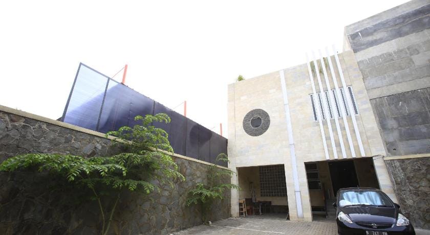 RedDoorz Near Cilandak Town Square Bed and Breakfast in South Jakarta City