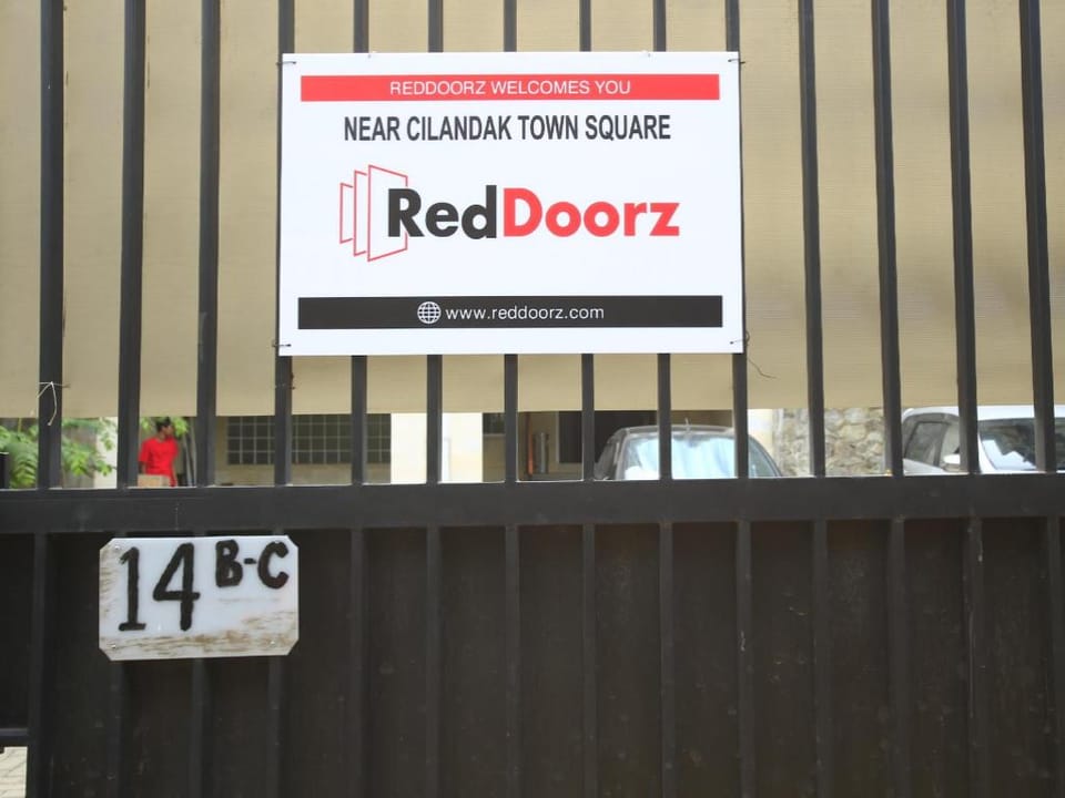 RedDoorz Near Cilandak Town Square Bed and Breakfast in South Jakarta City