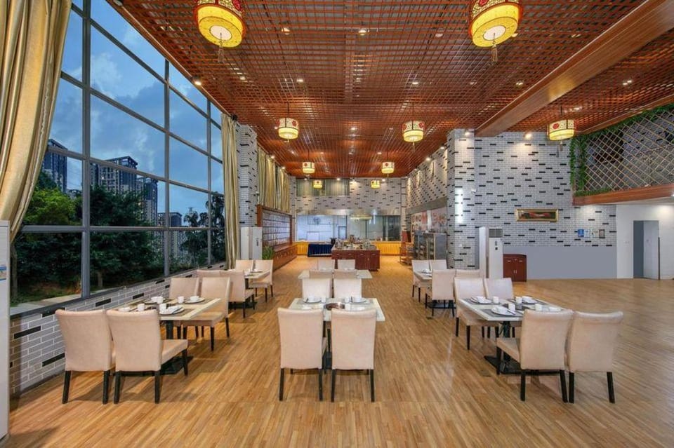 Vienna Hotel Foshan Qiandeng Lake Metro Station Hotel in Guangzhou