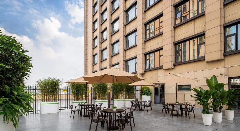 Holiday Inn Express : Chengdu Huanhuaxi By IHG Hotel in Chengdu