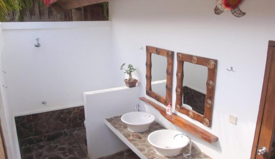 Mango Dive & Bungalow Bed and Breakfast in Pemenang