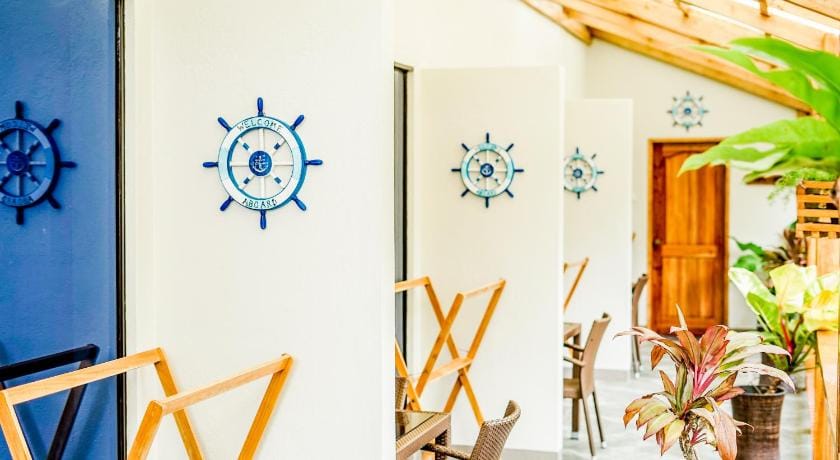 Captains Lodge and Bar Hotel in Panglao