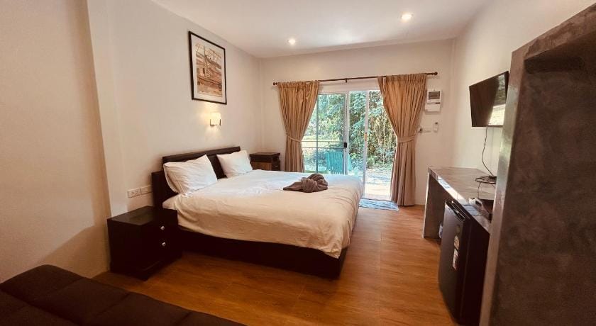 Pakmeng BEACH Resort Bed and Breakfast in Krabi Changwat