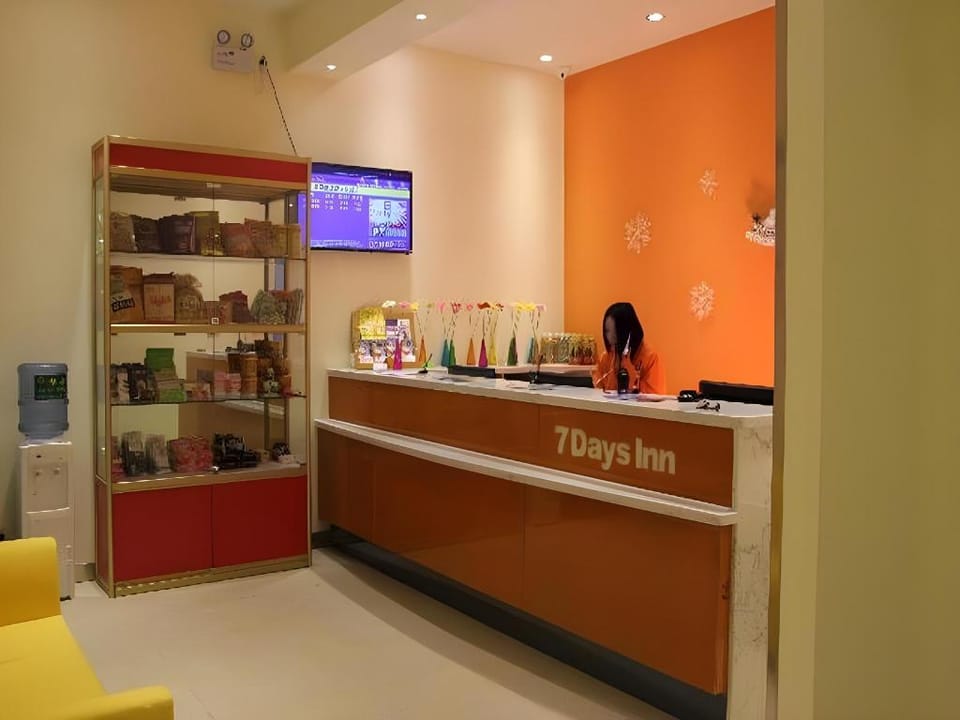 7 Days Inn Weinan Jiefang Road Railway Station Hotel in Xian