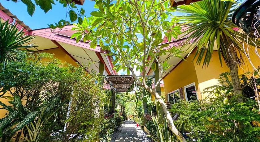 Lanta Baan Nok Resort Hotel in Sala Dan