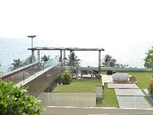 EveRyDaY BEACHFRONT STYLISH  LUXURY* JOMTIEN Apartment in Pattaya City