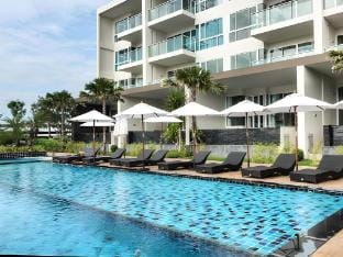 EveRyDaY BEACHFRONT STYLISH  LUXURY* JOMTIEN Apartment in Pattaya City