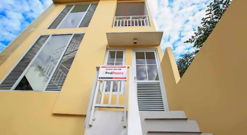 RedDoorz @ Radio Dalam Bed and Breakfast in South Jakarta City