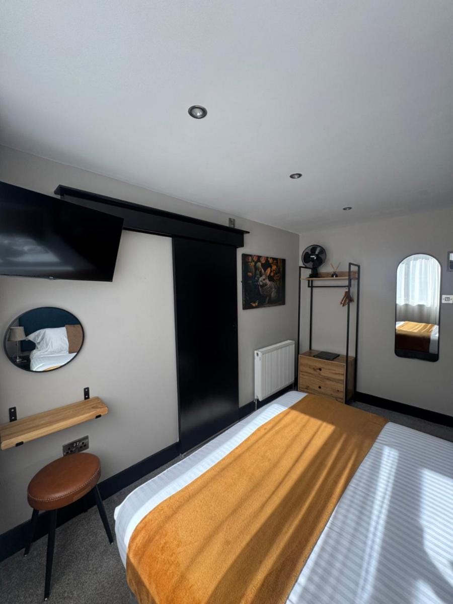 Sinclair's Bar, Lounge & Rooms Hotel in Southport