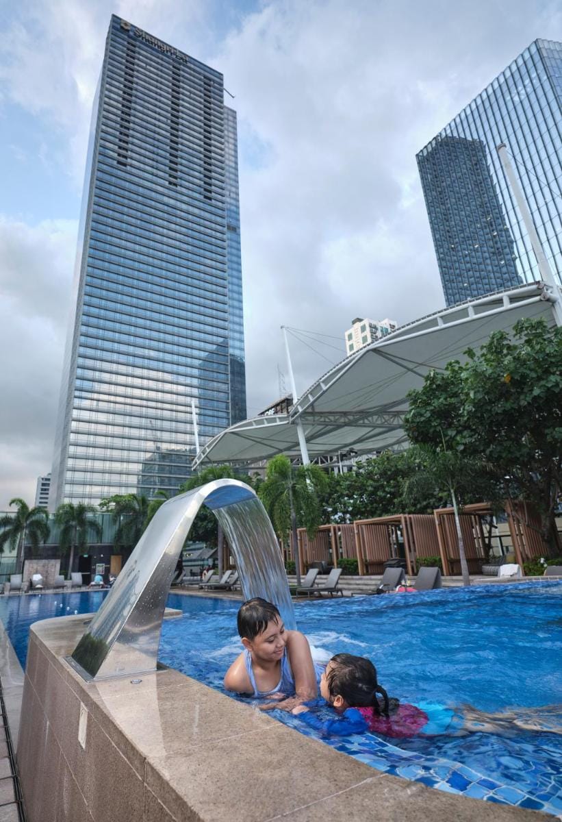 Shangri-La at the Fort Manila Hotel in Makati