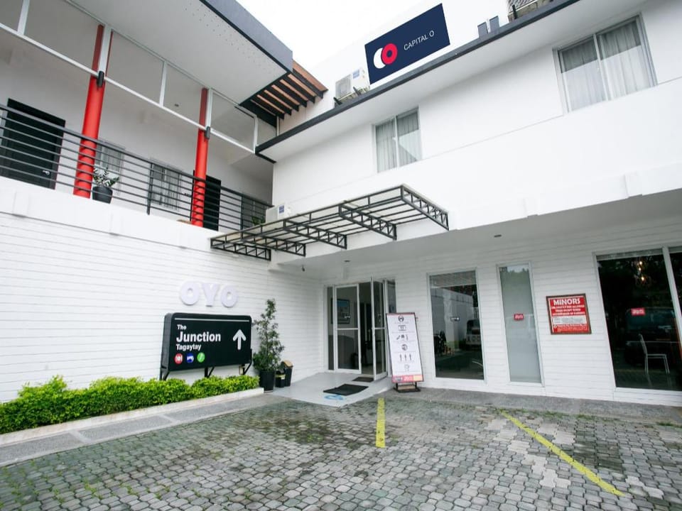 Capital O 642 The Junction Tagaytay Hotel in Tagaytay