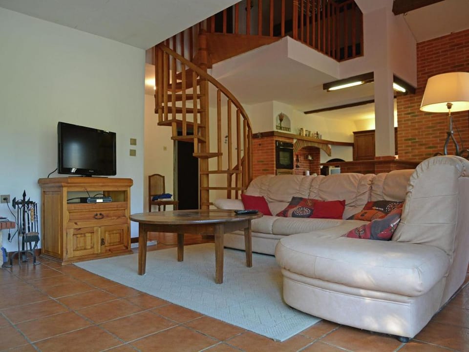Villa in Le Boulou with Scenic Hilltop Views Villa in Le Boulou