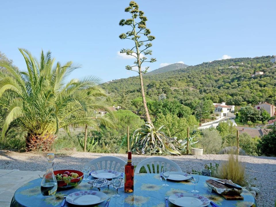 Villa in Le Boulou with Scenic Hilltop Views Villa in Le Boulou