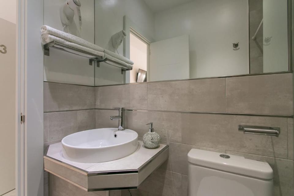 Hostal Met Madrid Bed and Breakfast in Centro