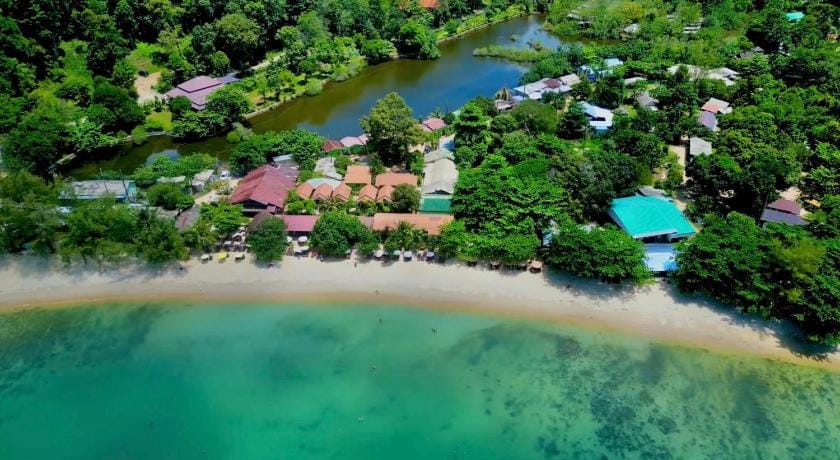 Yuyu golden beach hotel Resort in Koh Chang Tai