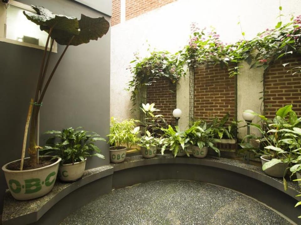 RedDoorz Plus near Parahyangan University Hotel in Bandung