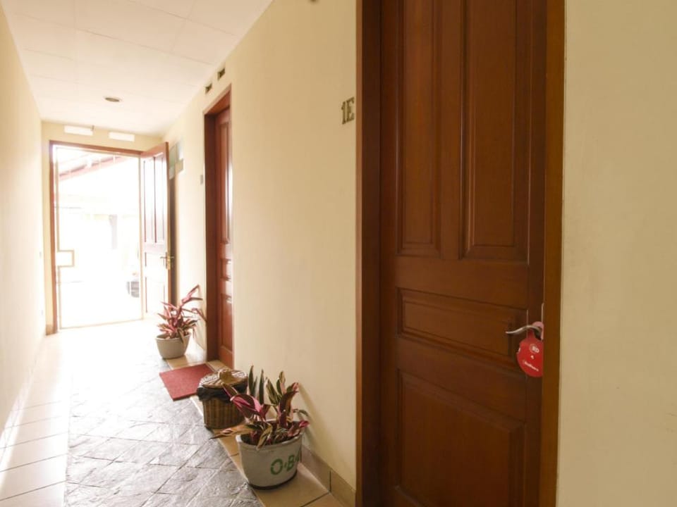 RedDoorz Plus near Parahyangan University Hotel in Bandung