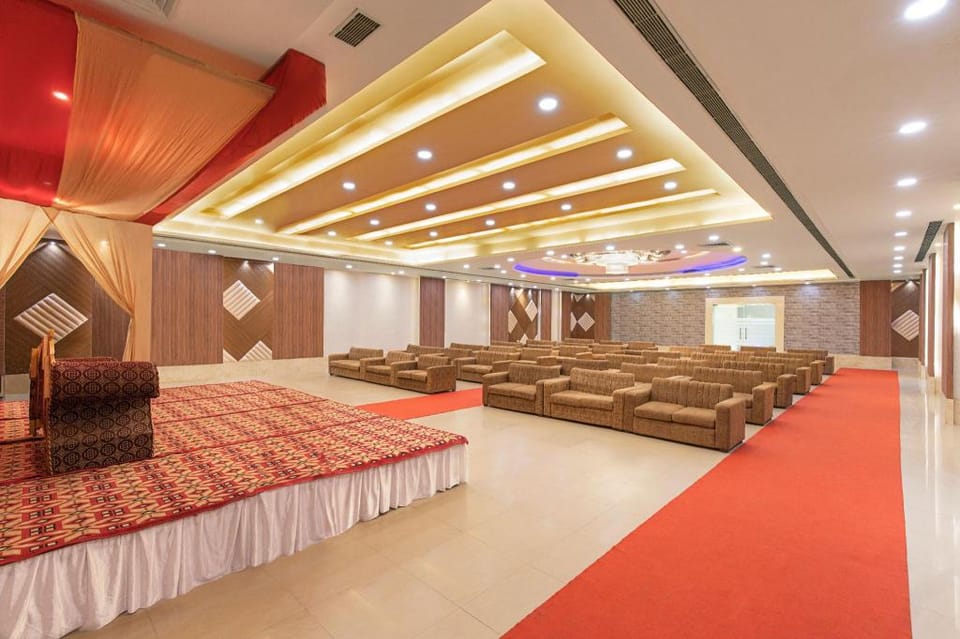 Clarks Collection Maanya Hotel in Uttar Pradesh