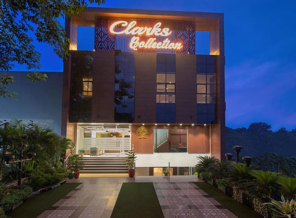 Clarks Collection Maanya Hotel in Uttar Pradesh