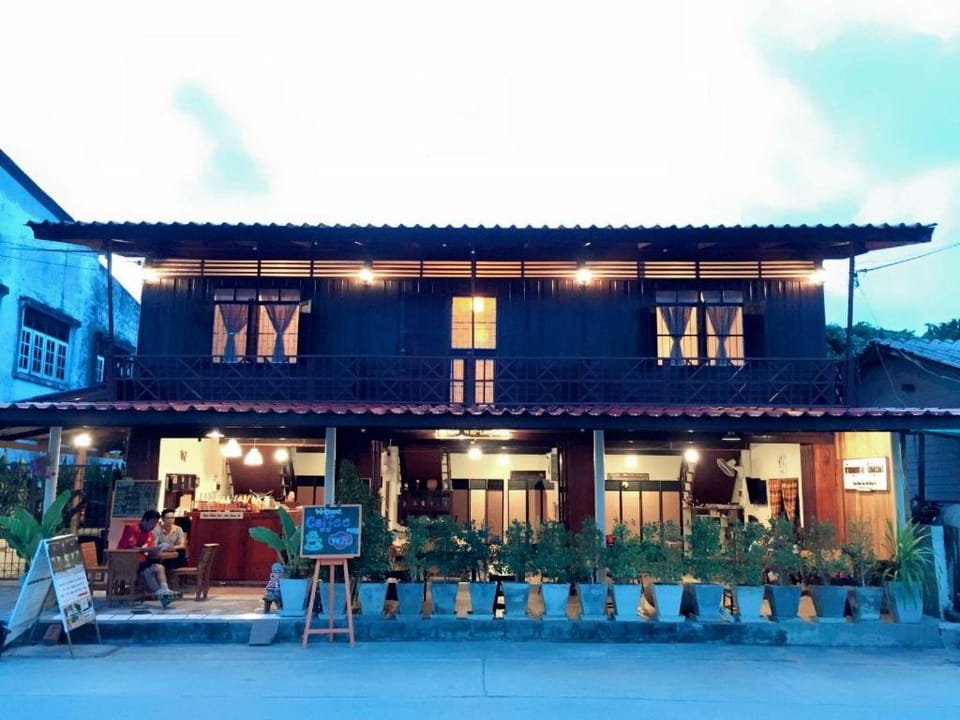 Baan Khun Yaai Mai Khun Ta Hotel in Phe