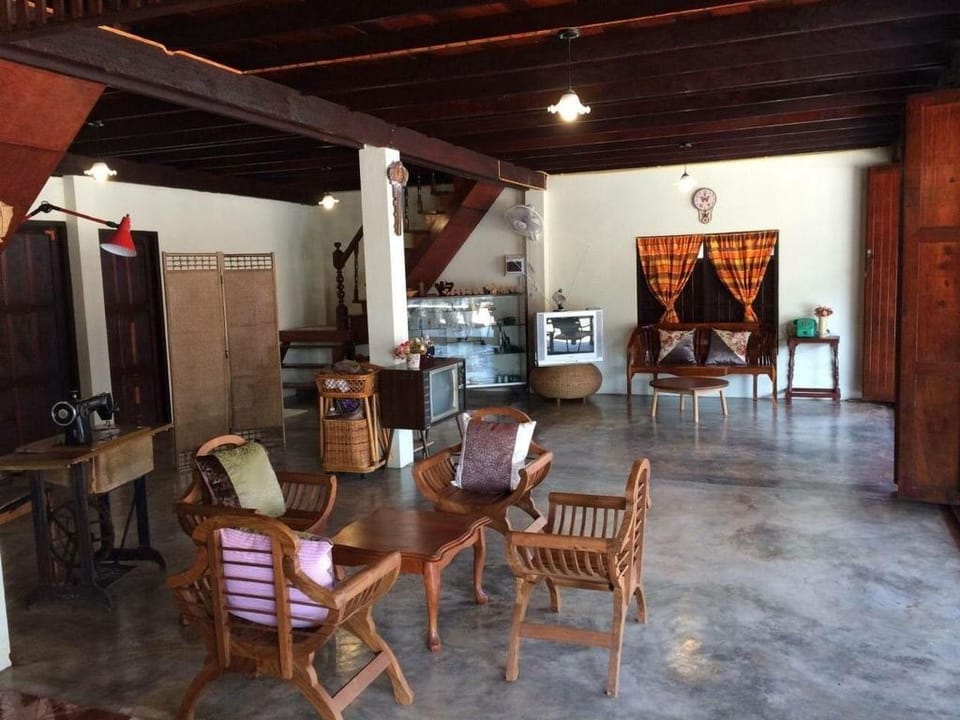Baan Khun Yaai Mai Khun Ta Hotel in Phe