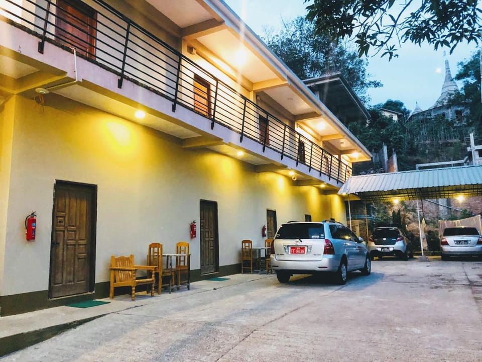 Pinlon Pann Motel Hotel in Thailand