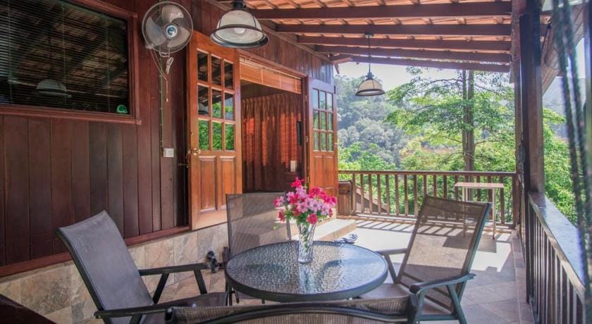 De Serenity - Exclusive Jungle Retreat Bed and Breakfast in Negeri Sembilan, Malaysia