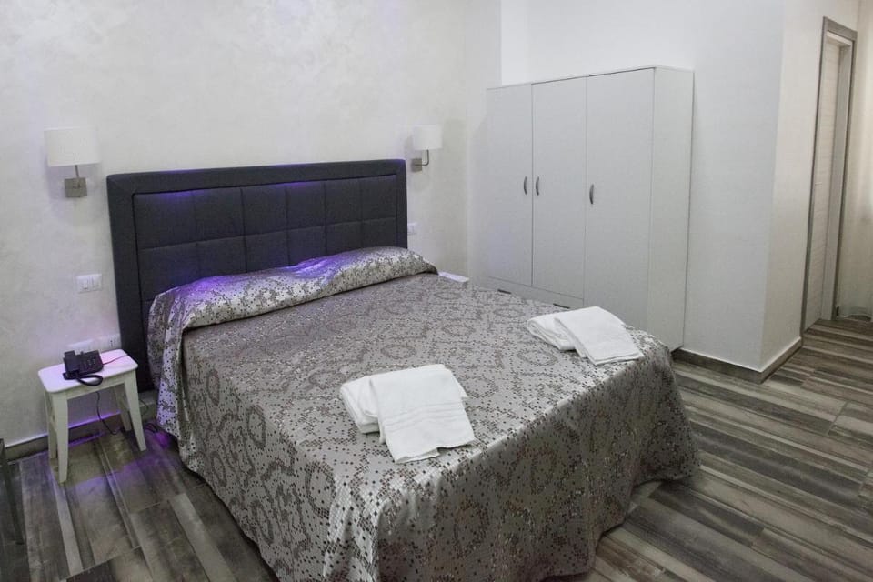 Napoli Garibaldi Square Bed and Breakfast in Naples