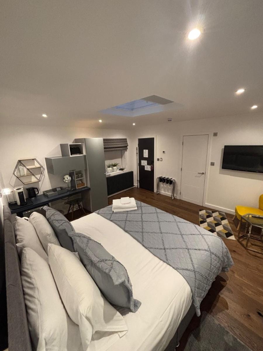 The Cherry Tree Hotel Bed and Breakfast in Wycombe District