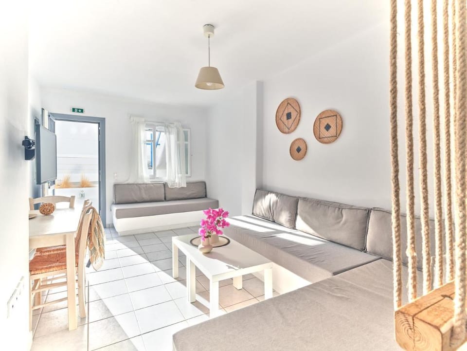 Cleopatra Seaside Homes, Logaras, Paros Apartment in Paros, Greece