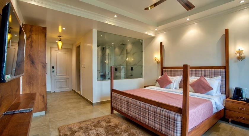 Roseal Beach Front Hotel in Baga