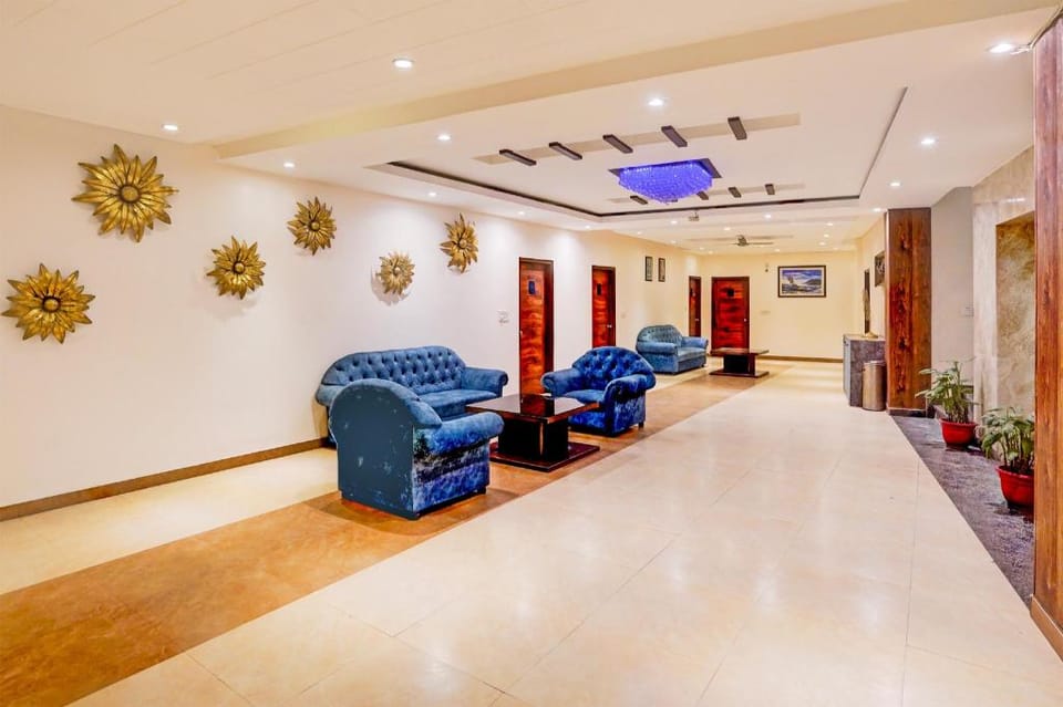 Super Townhouse Prince Chowk Near Railway Station Hotel in Dehradun