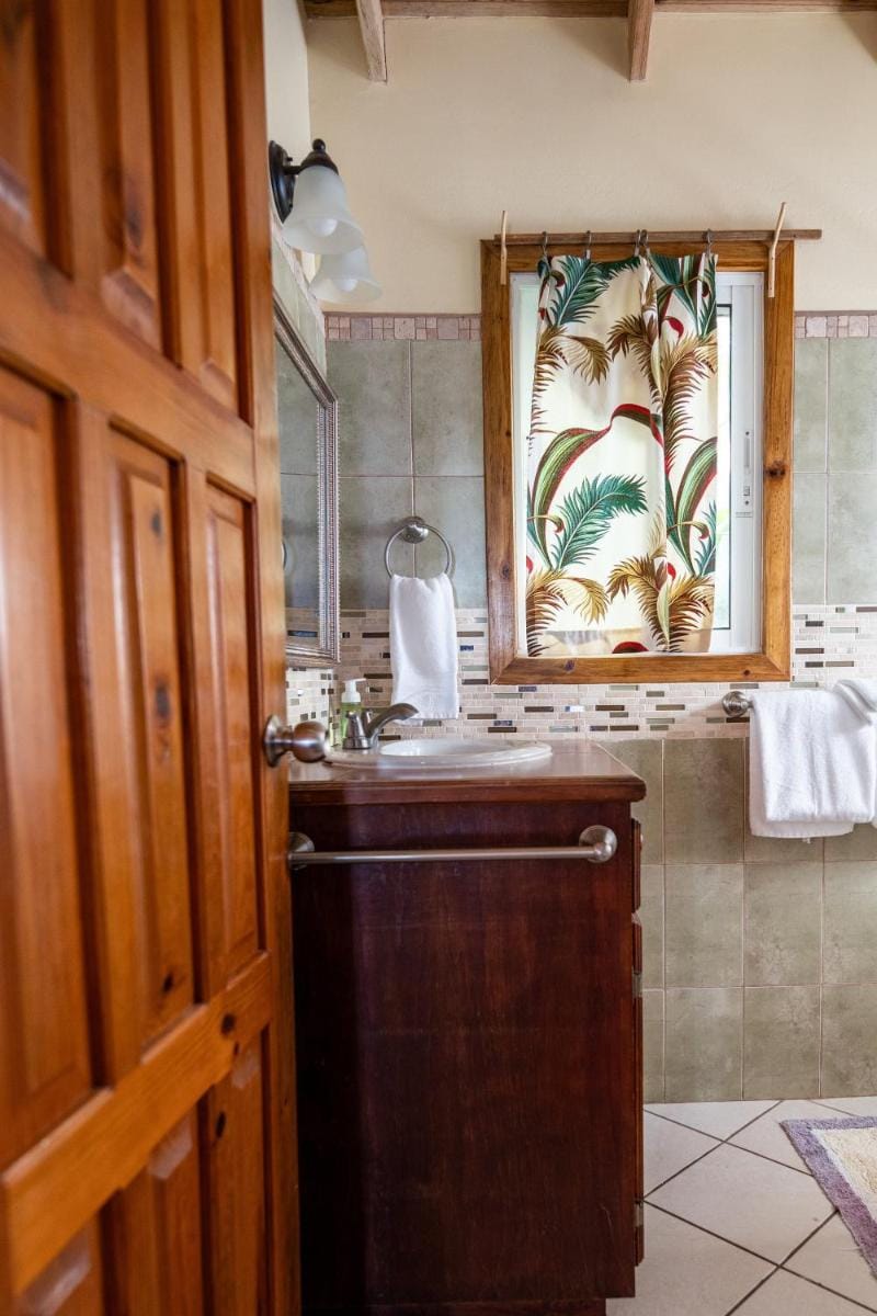 Seaside Inn Roatan Bed and Breakfast in West Bay