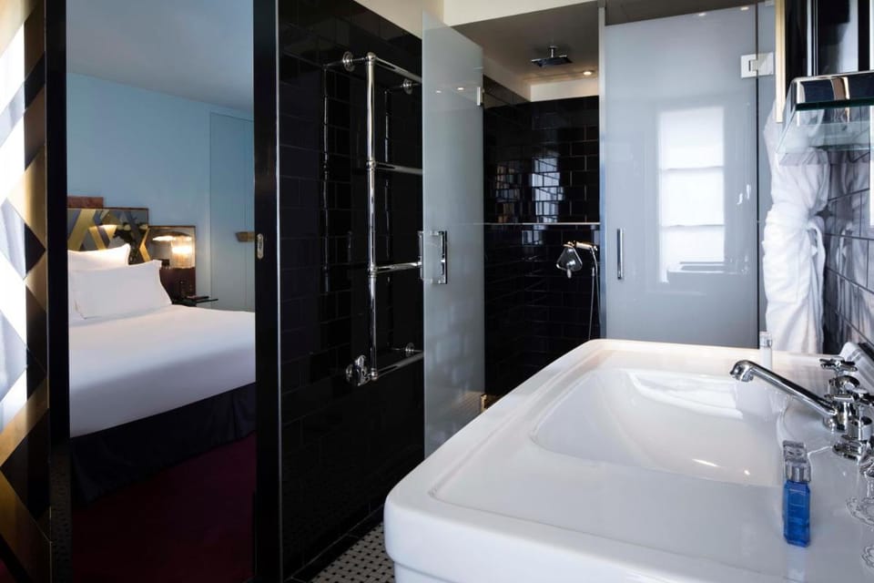 Hôtel Saint-Marc Hotel in Paris