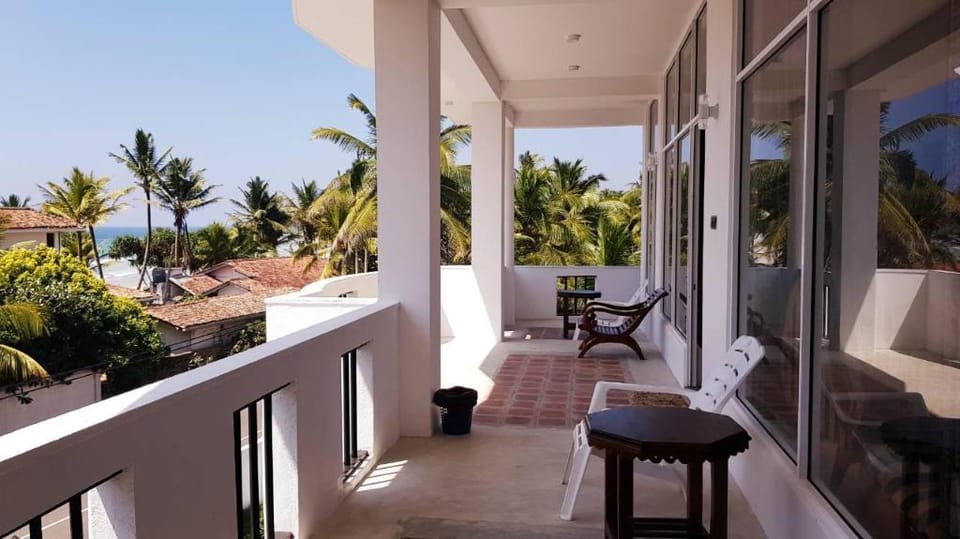 CrystalOceanic Hotel in Ahangama