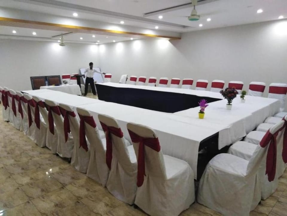 Hotel Day In Hotel in Lahore