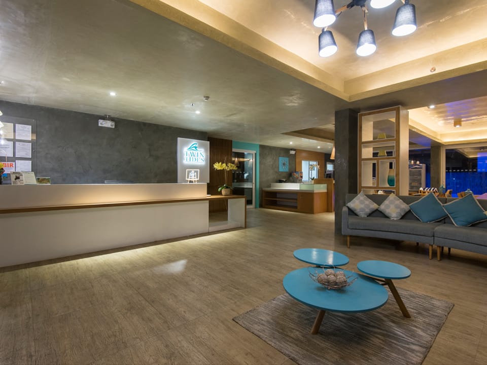 Twin Tides Resort Hotel in Panglao