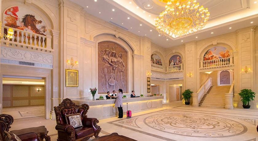 Vienna Hotel Shenzhen Longgang Xiashuijing Subway Station Branch Hotel in Shenzhen