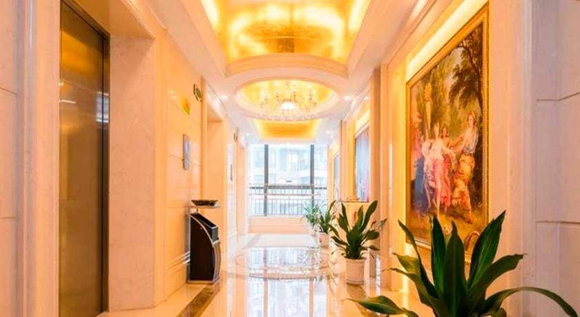 Vienna Hotel Shenzhen Longgang Xiashuijing Subway Station Branch Hotel in Shenzhen