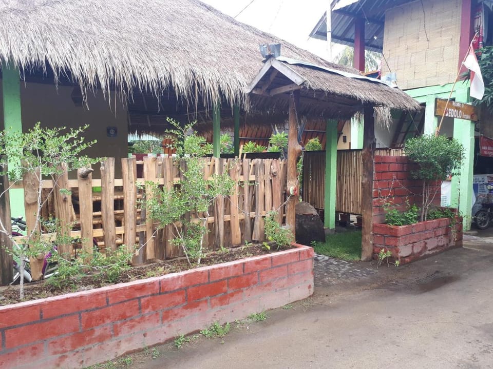 Bedolo Bungalows Bed and Breakfast in Pemenang