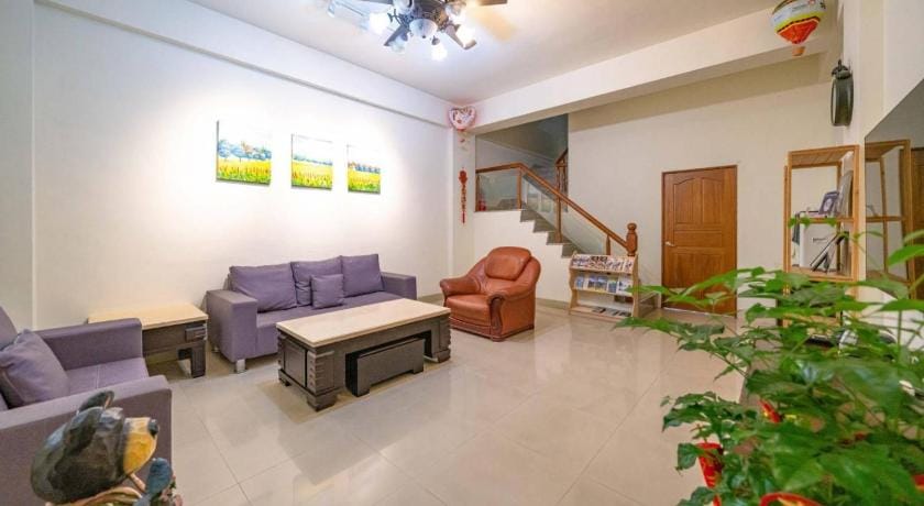 花蓮包棟彩色窩民宿 溜滑梯 烤肉唱歌 電動麻將 近東大門 Vacation rental in Taiwan, Province of China