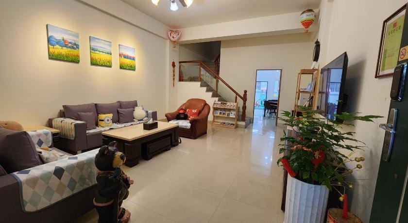花蓮包棟彩色窩民宿 溜滑梯 烤肉唱歌 電動麻將 近東大門 Vacation rental in Taiwan, Province of China