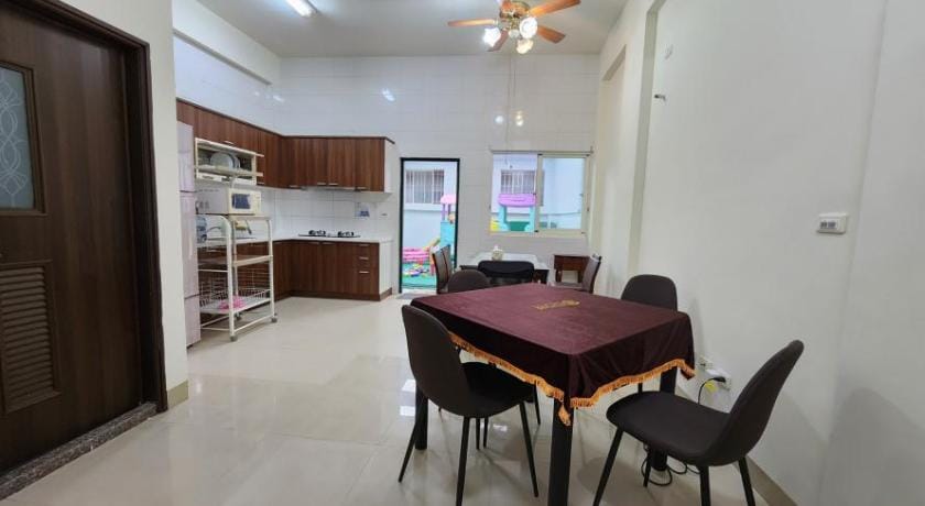 花蓮包棟彩色窩民宿 溜滑梯 烤肉唱歌 電動麻將 近東大門 Vacation rental in Taiwan, Province of China
