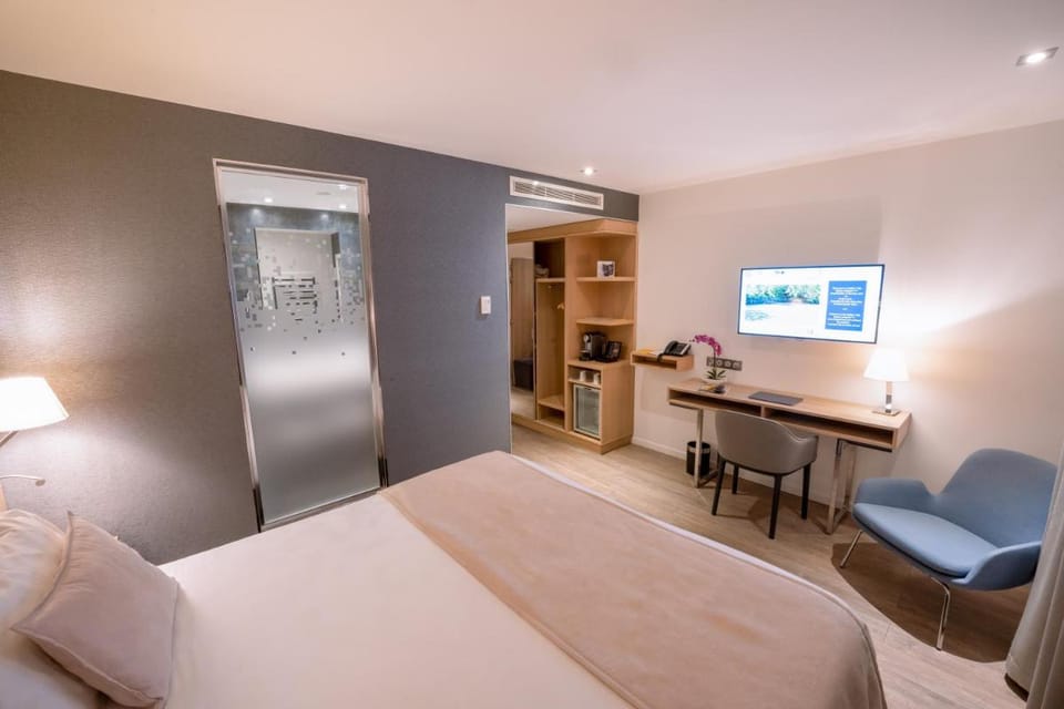 Golden Tulip Sophia Antipolis - Hotel & Spa Hotel in Valbonne