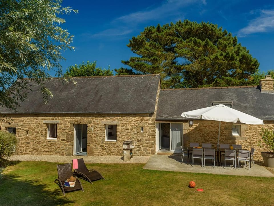 Holiday home with private pool Vacation rental in Finistere