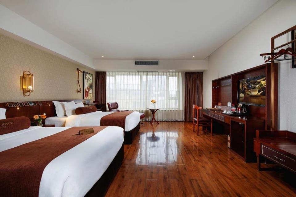 James Joyce Coffee Hotel Chengdu Wuhou Lijiao Metro Station Shuangnan Hotel in Chengdu