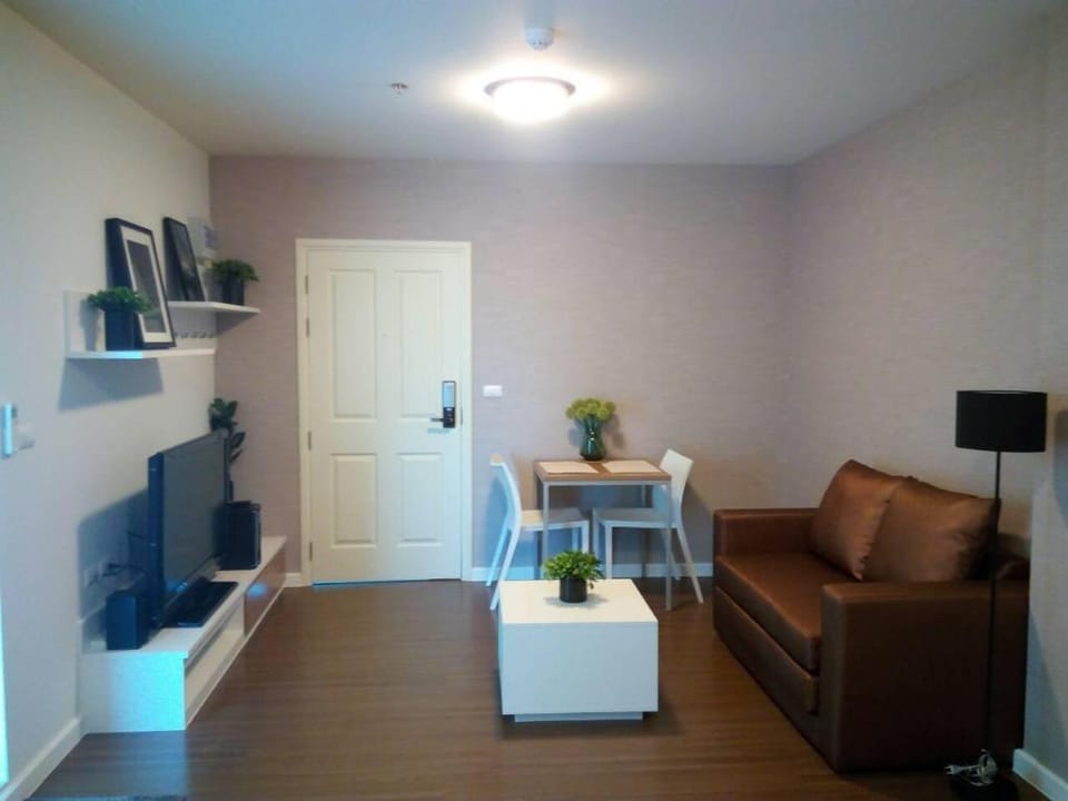 Baan Kiang Fah Hua Hin Condo Room 1607 By Montri C Apartment in Nong Kae