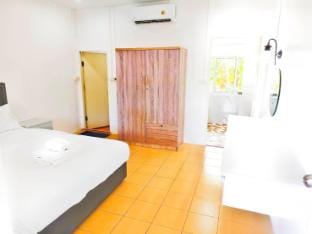 Suki Palm  Bed and Breakfast in Chalong