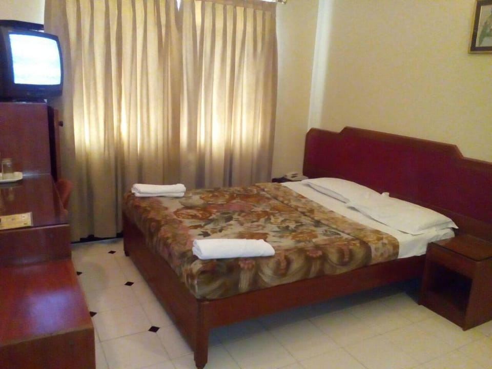 Hotel Bombay Tiffanys Hotel in Mysuru