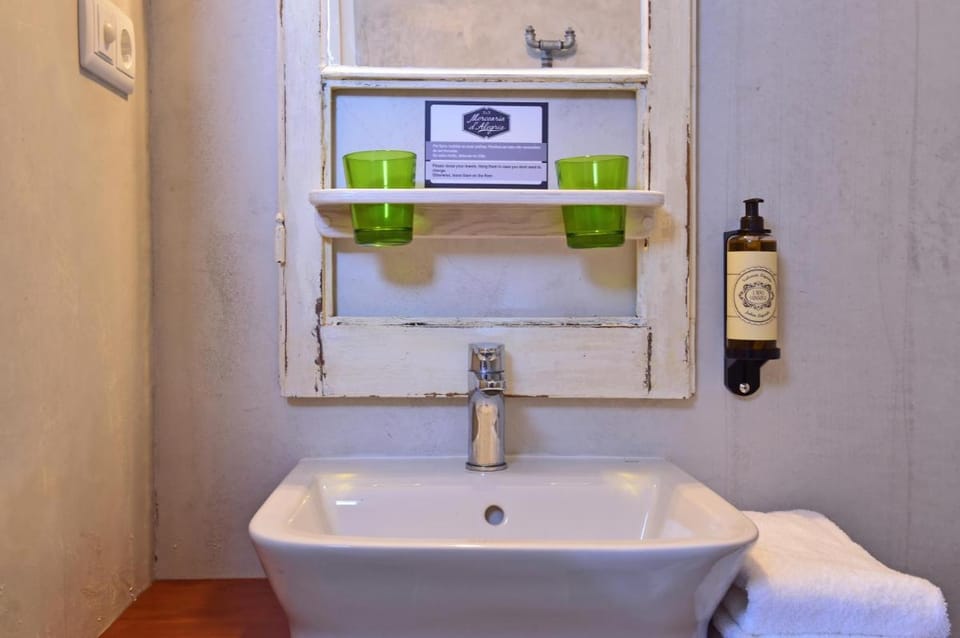 Mercearia D'Alegria Boutique B&B Bed and Breakfast in Peniche